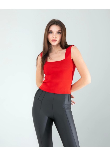 Kırmızı Kare Yaka Kalın Askı Triko Crop Bluz