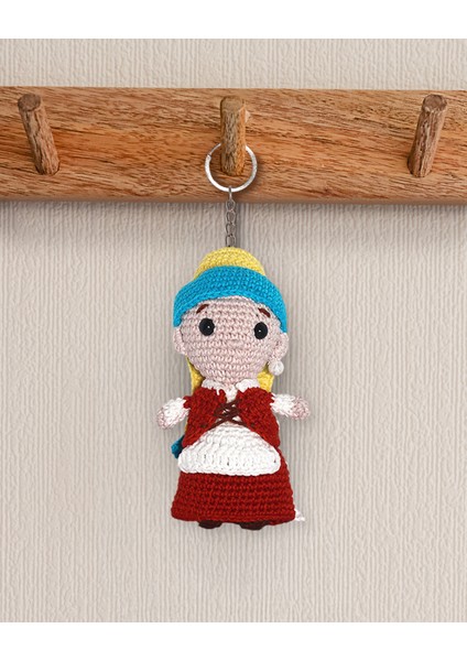 İnci Küpeli Kız Amigurumi Anahtarlık 13 cm - El Yapımı Sanatsal Örgü Çanta Aksesuarı