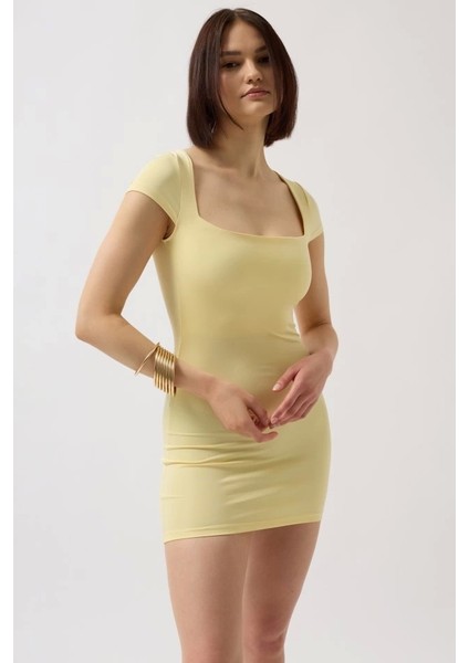 Pencere Detay Mini Dekolte Elbise
