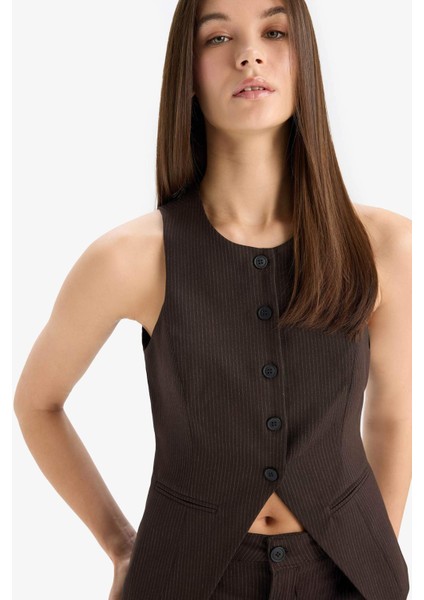 Afra x DeFacto Fitted Bisiklet Yaka Düğmeli Kolsuz Triko Hırka E4661AX25SP fırsatları