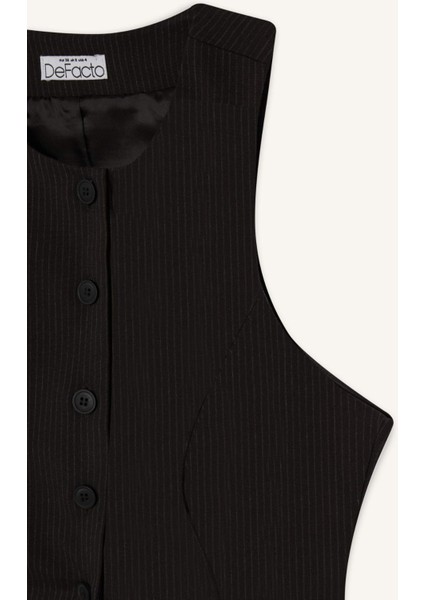 Afra x DeFacto Fitted Bisiklet Yaka Düğmeli Kolsuz Triko Hırka E4661AX25SP