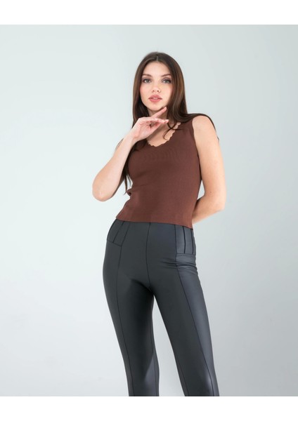 Acı Kahve Merdiven Yaka Kalın Askı Crop Bluz