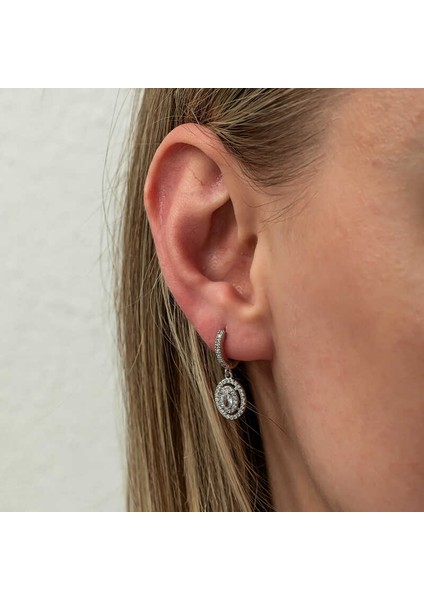 Gümüş Oval Taşlı Sallantılı Küpe modelleri