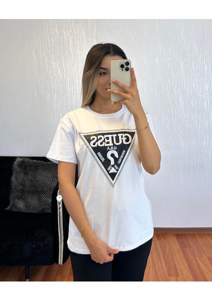 Marka Muadil Üçgen Taşlı T-Shirt Beyaz