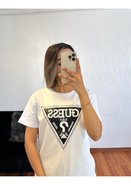 Marka Muadil Üçgen Taşlı T-Shirt Beyaz fiyatları