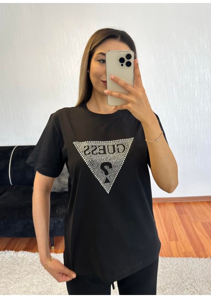 Marka Muadil Üçgen Taş Baskı T-Shirt Siyah