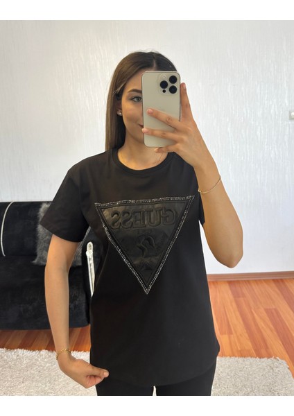 Marka Muadil Üçgen Taşlı T-Shirt Siyah