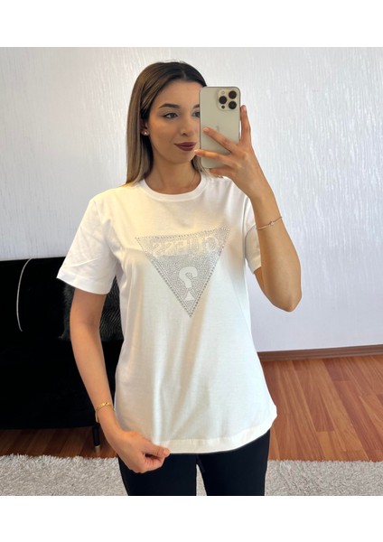 Marka Muadil Üçgen Taş Baskı T-Shirt Beyaz