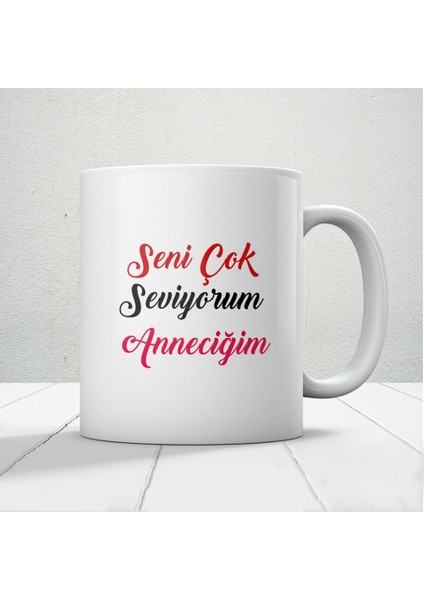 Seni Çok Seviyorum Anneciğim Yazılı 1 Adet Anneye Sevgi Dolu Bir Hatıra Anneler Günü Hediyelik Kupa