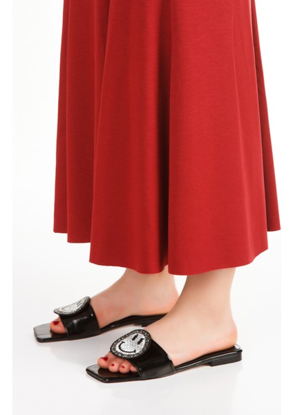 Alçak Topuk Siyah Metalik Önü Taşlı Kadın Terlik