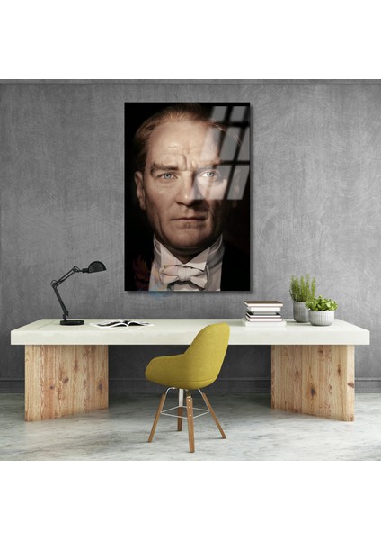 Yakın Çekim Atatürk Portresi Renkli Cam Tablo Dikey Duvar Tablosu