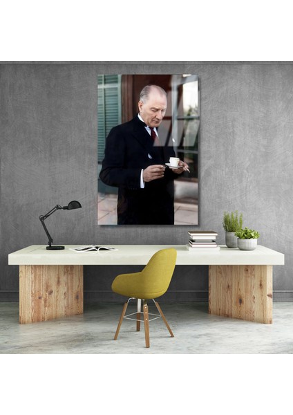 Renklendirilmiş Atatürk Cam Tablo Modeli Kahve Içen Atatürk Dikey Duvar Tablosu Ofis Ev Dekoru