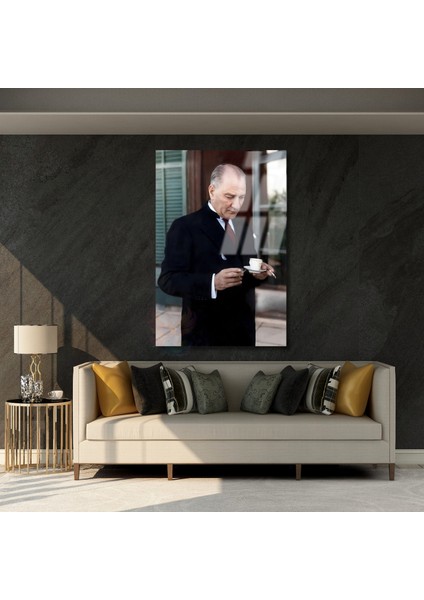 Renklendirilmiş Atatürk Cam Tablo Modeli Kahve Içen Atatürk Dikey Duvar Tablosu Ofis Ev Dekoru