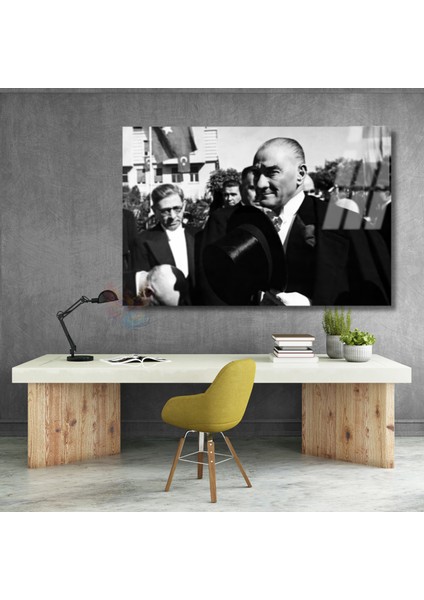 Siyah Beyaz Atatürk Cam Tablo Şapka Tutan Atatürk Tablosu Ofis Tablosu Duvar Dekoru