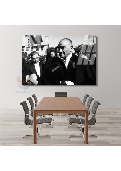 Siyah Beyaz Atatürk Cam Tablo Şapka Tutan Atatürk Tablosu Ofis Tablosu Duvar Dekoru