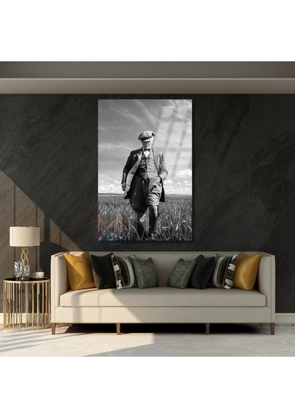 Siyah Beyaz Atatürk Tablosu Tarlada Yürüyen Atatürk Dikey Duvar Tablosu Ev Ofis Dekoru modelleri