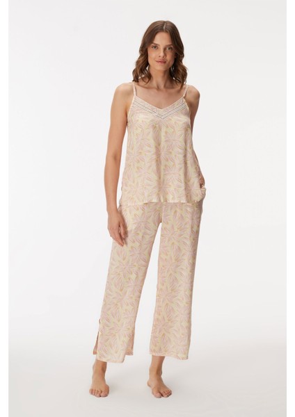 Egeteks Kadın Somon Rengi Viskon Askılı Paçası Yırtmaçlı Çicek Desenli Pijama Takımı