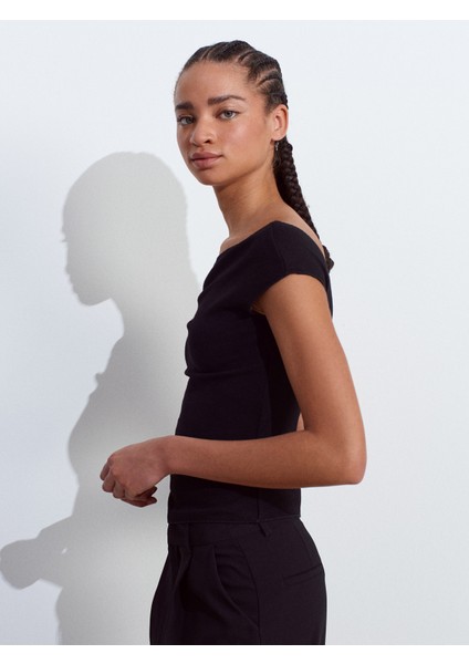 31718 Omuzları Açık Pile Detaylı Top-Siyah modelleri