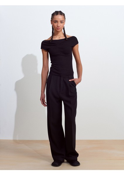 31718 Omuzları Açık Pile Detaylı Top-Siyah indirimleri