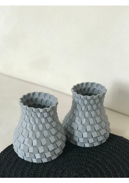 3D Yazıcı ile Üretilmiş Gri Renk Modern Vazo (Boyut: 11X11X11 Cm)