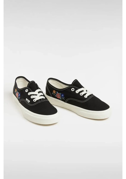 Authentic modelleri
