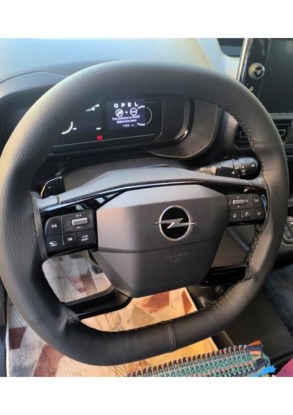 Dikişli Direksiyon Kılıfı Siyah Deri Siyah Dikişli Opel Combo Için