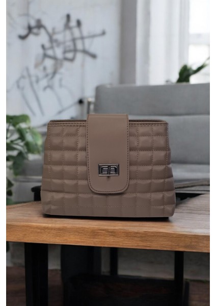 Kadın Vizon Kapitone Omuz Çantası indirimleri