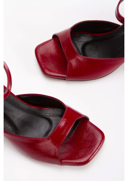 Kadın Bordo Rugan Kalın Topuklu Ayakkabı fırsatları