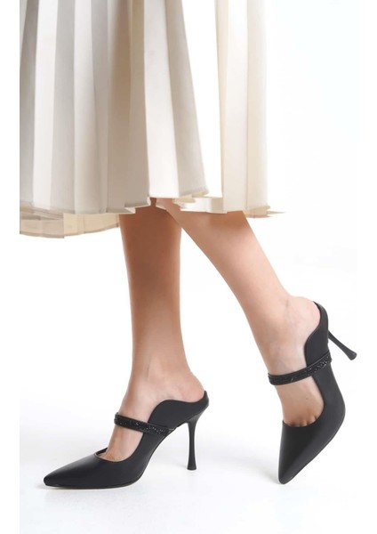 Kadın Mavera Siyah Rugan 9 cm Ince Topuklu Sivri Burunlu Arkası Acık Tasarım Stiletto