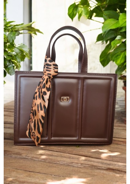 Kadın Kahverengi Fular Detaylı El-Omuz Çanta Şık ve Modern Tasarım