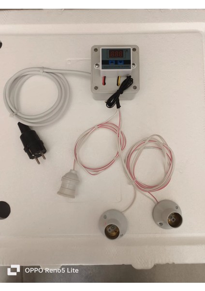 Kümes Isıtıcı 2 Adet 250 W Infrared Isıtıcı, Dijital Termostatlı . 1 Adet Aydınlatma