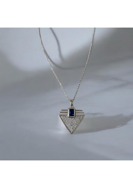 Serenay Model Üçgen Mavi Taşlı Kolye