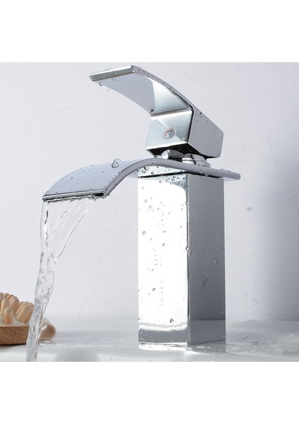 Lavabo Bataryası Şelale Kare Gövde Eğimli Havza Banyo Armatür Çift Giriş Musluk Lüks Ergonamik Krom / Siyah / Mat Altın / Inox modelleri