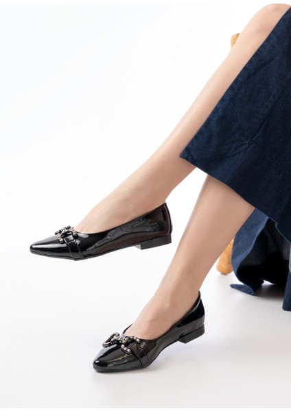 İNF-133 Siyah Rugan Taşlı Tokalı Günlük Kadın Babet modelleri