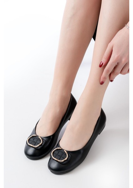 İNF-325 Siyah Tokalı Aksesuarlı Günlük Kadın Babet