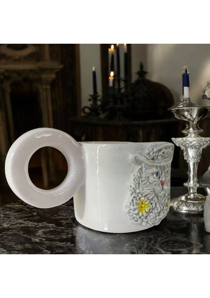3D Kabartmalı El Emeği Göz Nuru Özel Tasarım Kısa Şapkalı Gotik Kedi Seramik Mug 200 Ml Hediye Paketi Yapılır