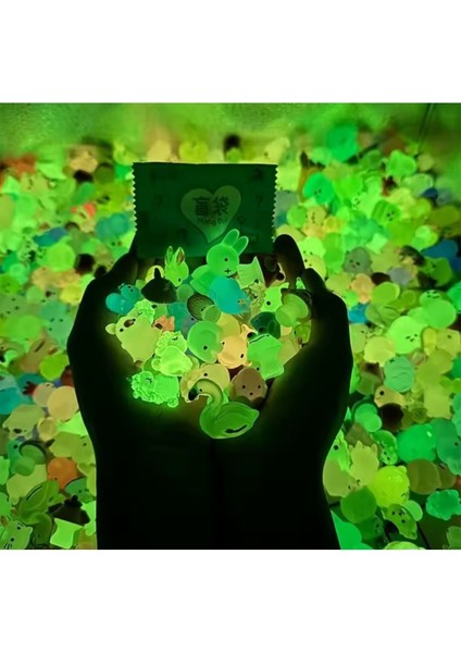 2 Adet Kawaii Sürpriz Paketli Karanlıkta Parlayan 2-3cm Mini Figür (Rastgele 2 Model Gönderilir) fırsatları