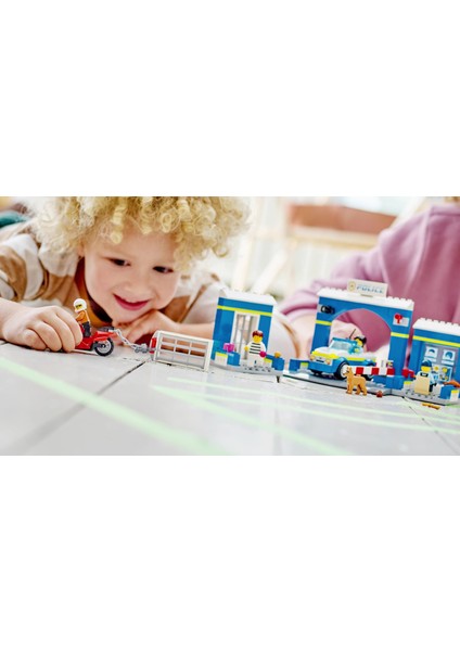 4 Yaş ve Üzeri Çocuklar Için City Polis Merkezi Takibi 60370 Oyuncak Yapım Seti (172 Parça) fiyatları