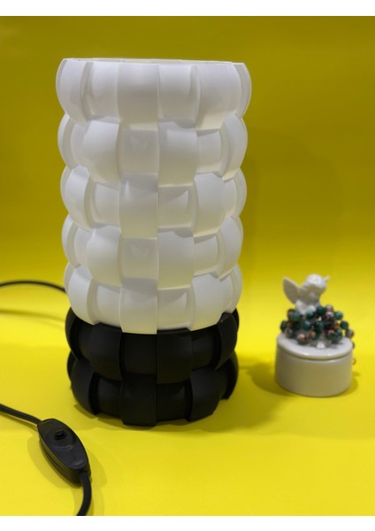 Modern Siyah-Beyaz Dekoratif 3D Baskı Abajur – Aç/kapat Anahtarlı, Ampul Hediyeli (25 cm ) fiyatları