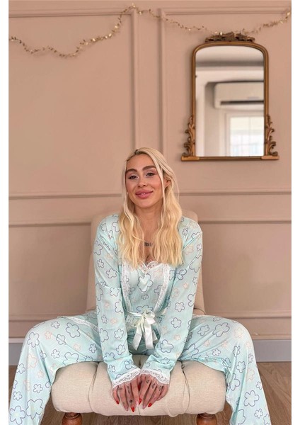 Mavi Çizgi Çiçek Desenli Sabahlıklı Pegasus Pijama Takımı fırsatları