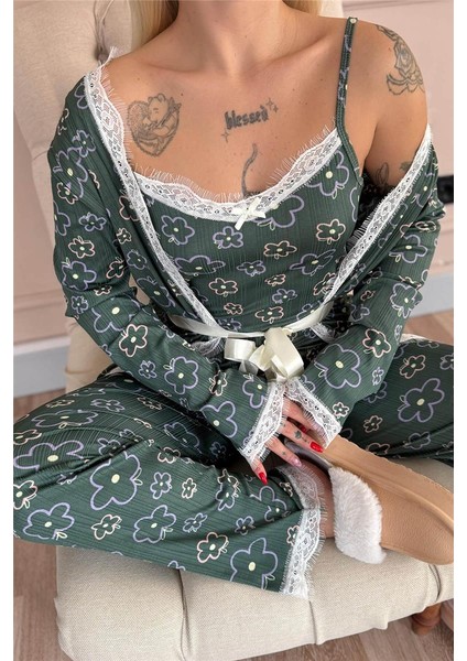 Yeşil Çizgi Çiçek Desenli Sabahlıklı Pegasus Pijama Takımı indirimleri