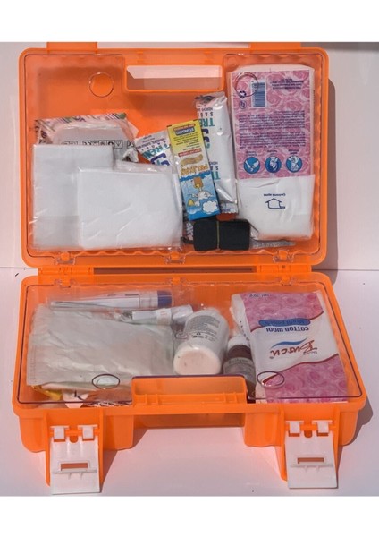 Pratik ve şık ilk yardım çanta seti, duvar askı aparatıyla kolay kullanım