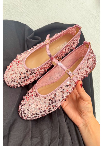 Kitty Şeker Pembesi Pul Detaylı Tokalı Kadın Babet