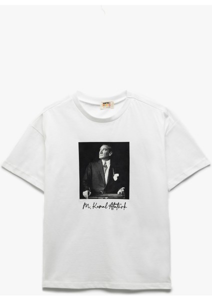 Pamuklu Kısa Kollu Bisiklet Yaka Atatürk Baskılı Tişört modelleri