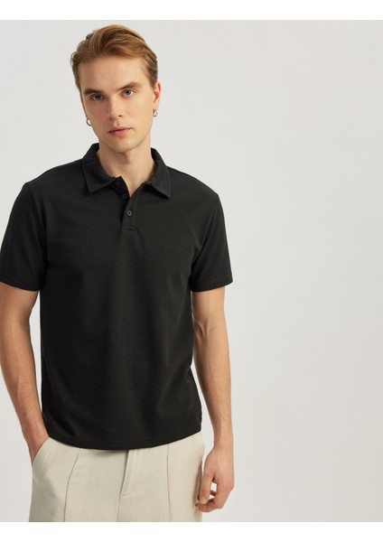 Kısa Kollu Dokulu Regular Fit Polo Yaka Tişört