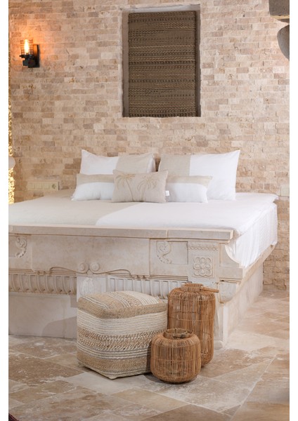 Pure Şerit Desenli Natürel Krem Puf 40X40 4274