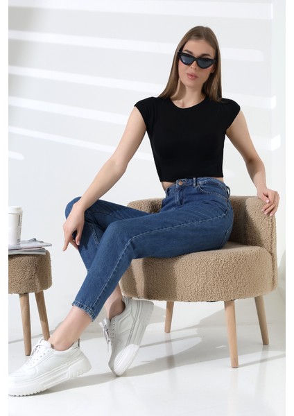 Düşük Kol Fitted Vücuda Oturan Bisiklet Yaka Kadın Basic Crop T-Shirt 21932 Siyah modelleri