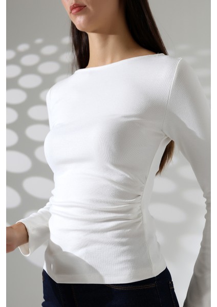 Uzun Kollu Kayık Yaka Yanları Büzgülü Vücuda Oturan Basic Kadın Body T-Shirt 21951 Ekru fiyatları