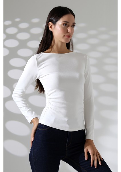 Uzun Kollu Kayık Yaka Yanları Büzgülü Vücuda Oturan Basic Kadın Body T-Shirt 21951 Ekru modelleri