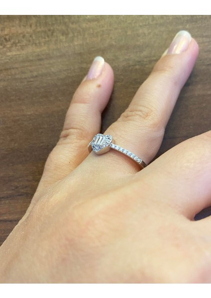 Kadın Kalp Model Baget Detay Gümüş Yüzük fiyatları